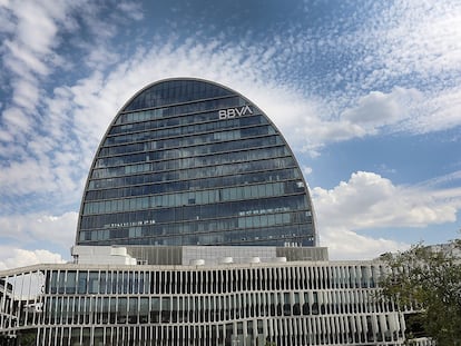 Edificio La Vela de BBVA. Ciudad BBVA, sede del banco en Madrid.