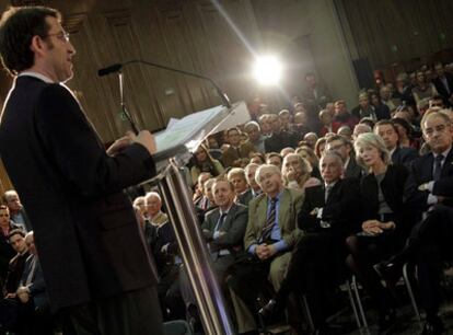 Alberto Núñez Feijóo, ayer en una reunión con empresarios gallegos en Vigo.