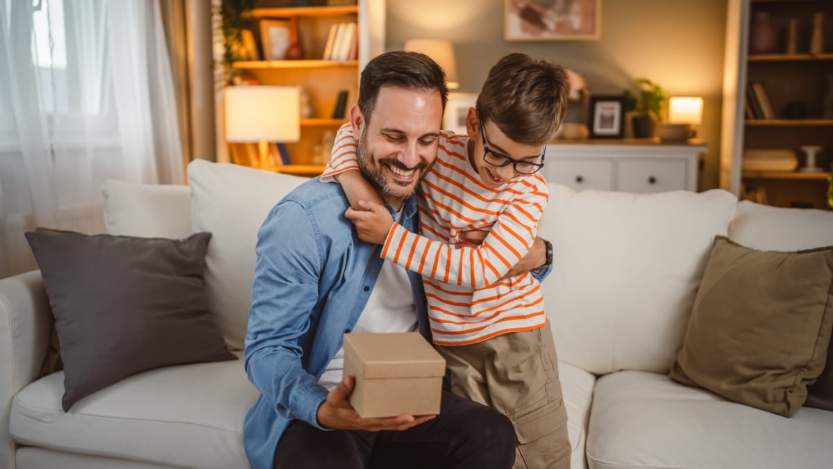 Triunfa con un regalo personalizado que lo hará sentir especial.