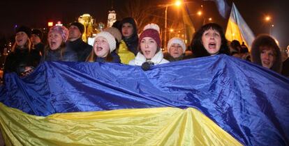 Manifestación en Donetsk en contra de la decisión del Gobierno de Yanukóvich de aplazar la asociación con la Unión Europea.