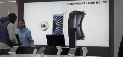 Anuncio del Galaxy Note 7 en una tienda de Par&iacute;s. 