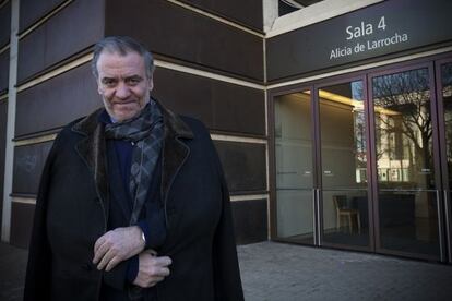 El director de orquesta ruso Valery Gergiev, fotografiado ayer ante el Auditorio de Barcelona antes de su encuentro con EL PAÍS.