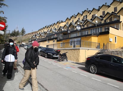 Fachada del hotel en Sierra Nevada donde fueron evacuadas 17 personas. EFE/Pepe Torres