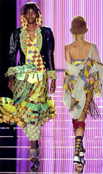 Dos de los modelos presentados por Galliano para Dior.