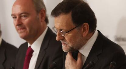 El presidente valenciano, Alberto Fabra, y el jefe del Gobierno, Mariano Rajoy, durante la rueda de prensa. 