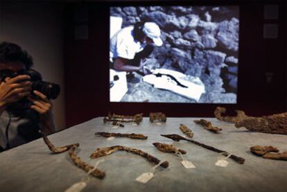 Varias de las armas encontradas en la última excavación en La Bastida de Les Alcusses, ayer en Valencia.