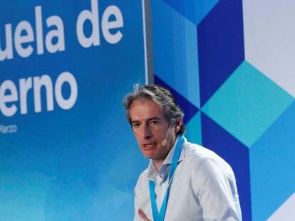 El ministro de Fomento, Iñigo de la Serna, durante su intervención en la Escuela de Invierno del Partido Popular de Canarias. EFE/Cristóbal García