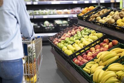 Lineal de fruta en un supermercado de Aldi.