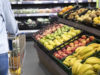 Lineal de fruta en un supermercado de Aldi.