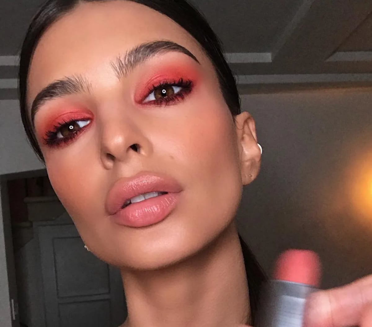 Decálogo para llevar sombra de ojos de color rojo sin que parezca un  disfraz de Halloween | Belleza | S Moda | EL PAÍS, image size:1200x1057