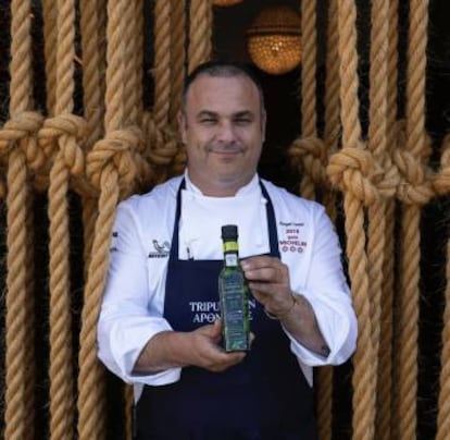 El chef Ángel León con su nuevo aceite de plancton.