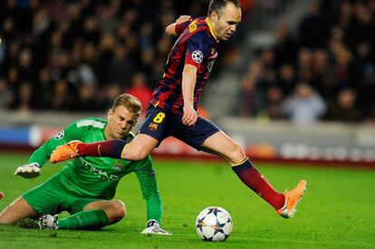 Iniesta se marcha de Hart