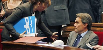 Alicia Sánchez-Camacho, presidenta del PPC, habla con el president Artur Mas.