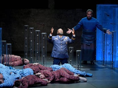 Russell Thomas (Idomeneo) y Jonathan Lemalu (Neptuno), en un pasaje de la producción de Idomeneo estrenada en el Festival de Salzburgo.