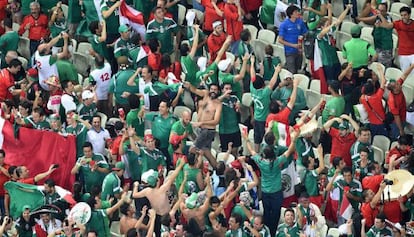 La afici&oacute;n mexicana, en el partido contra Brasil.