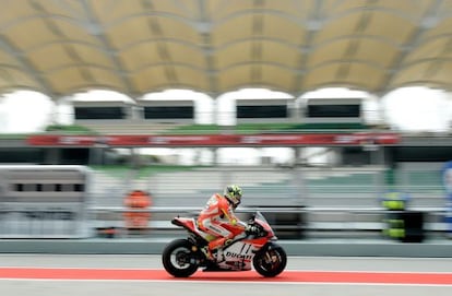 Andrea Iannone, en los primeros libres del GP de Malasia. 