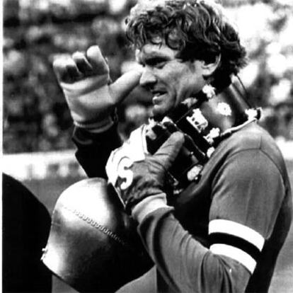 Maier, en 1980, durante su partido de despedida.