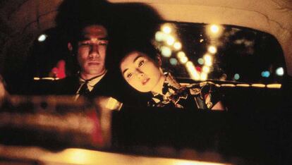 In the mood for love (Deseando amar)

Este filme supuso el salto a la fama internacional del director hongkons Wong Kar-wai, uno de los ms sensibles de la actualidad como demuestran trabajos de la talla de 2046 o My blueberry nights.