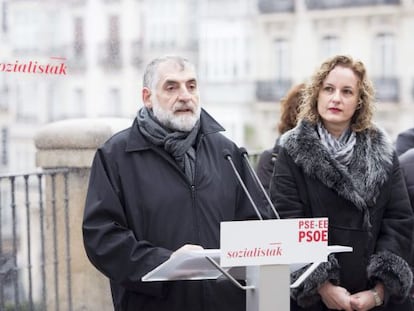 Peio López de Munain y Cristina González, en el acto de este sábado en Vitoria.