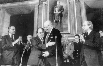 Jordi Pujol i Josep Tarradellas el 1980 en la presa de possessió del primer.