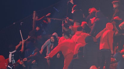 Hinchas se enfrentan este miércoles, el estadio Libertadores de América en Avellaneda