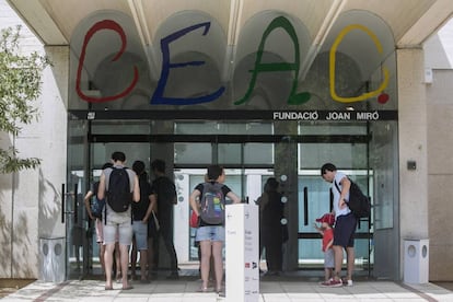 La porta de la Fundació Joan Miró de Barcelona