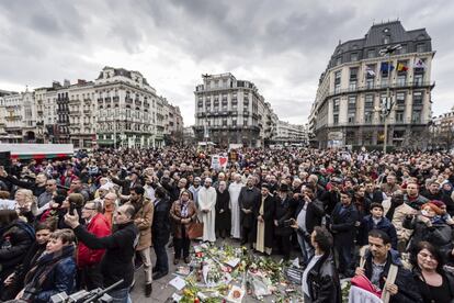 Minuto de silencio frente a la Bolsa de Bélgica.