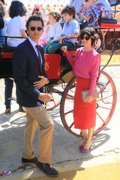 La actriz Paz Vega y su marido, Orson Salazar, en la Feria de Abril de Sevilla.