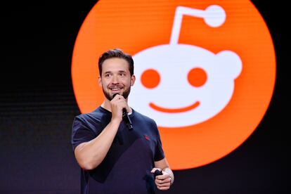 Alexis Ohanian, cofundador y CEO de Reddit, da una conferencia en una feria de marketing en Los Ángeles en 2017.