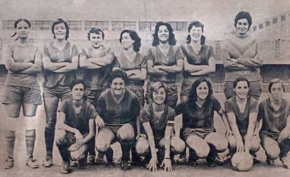 Una alineación del Barcelona femenino, en 1973.