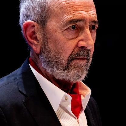 Escena de la obra 'El maestro Juan Martínez que estaba allí', Teatro de La Abadia. Fotografía: JAVIER NAVAL (TEATRO DE LA ABADÍA)