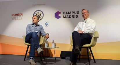 El emprendedor Martín Varsavsky junto a Eric Schmidt, de Google, en la inauguración del Campus de Google en Madrid.