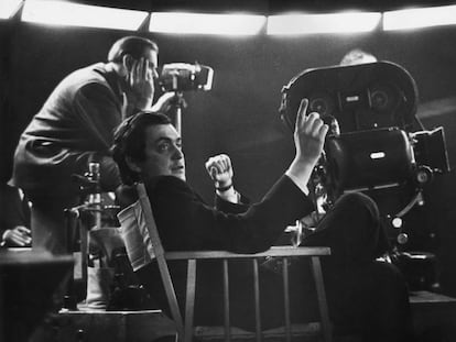 Kubrick, durante a filmagem de ‘Dr. Fantástico', em 1964.