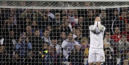 Cristiano Ronaldo se lamenta tras el fallar el penalti de la tanda decisiva contra el Bayern.