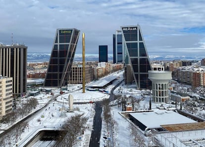 10/01/2021 La Plaza de Castilla, tras la nevada fruto del temporal Filomena, en Madrid (España), a 10 de enero de 2021. 