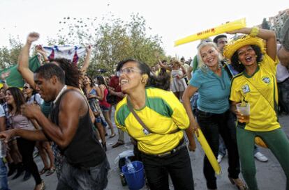 Cientos de personas acudieron a la primera edición de esta fiesta brasileña en Madrid.