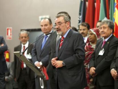 Jos&eacute; Vicente Gonz&aacute;lez con los embajadores de los pa&iacute;ses de la Liga &Aacute;rabe. 