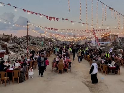 Gaza celebra el Ramadán entre las ruinas de los bombardeos de Israel