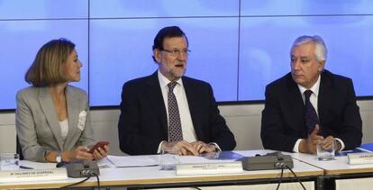 Maria Dolores de Cospedal, Mariano Rajoy y Javier Arenas en el Comit&eacute; Ejecutivo del PP. 