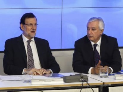 Maria Dolores de Cospedal, Mariano Rajoy y Javier Arenas en el Comit&eacute; Ejecutivo del PP. 