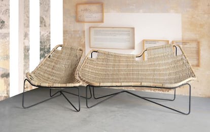 Asientos de rattan de la serie Tina, ideada por la arquitecta Benedetta Tagliabue.