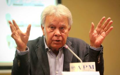 Felipe Gonz&aacute;lez, en una rueda de prensa en junio