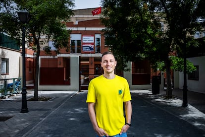 Miguel García-Millán, profesor en el IES Pedro Salinas, en el madrileño barrio de Usera, el 28 de junio. 