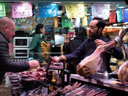 Un puesto en el Mercado de la Boquería, en Barcelona, el pasado 14 de diciembre.