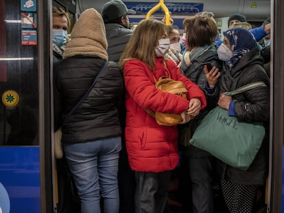 Aglomeração de passageiros no metrô de Madri, em janeiro.