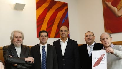 Momento de presentaci&oacute;n de la C&aacute;tedra Antoni Mir&oacute; en la Universidad de Alicante, con el pintor a la izquierda.