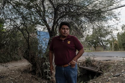 El secretario Jiménez, en un paraje de Xoxocotla, en enero de 2022, días después del asesinato de Benjamín López Palacios. Esta foto es previa a los mensajes que Jiménez mandó, augurando un ataque contra él mismo.