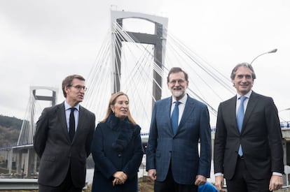 Feijóo, Pastor, Rajoy y De la Serna, durante la inauguración de la ampliación del puente de Rande.