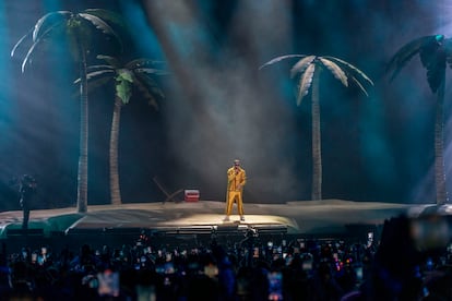 Bad Bunny durante su concierto en el Estadio Azteca el 10 de diciembre de 2022.