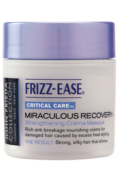 La mascarilla ideal para rehidratar, nutrir y devolverle su aspecto natural al pelo estropeado. Es Frizz-Ease® Miraculous Recovery de John Frieda, un acondicionador que, además, protege del calor. Cuesta unos 8 euros.